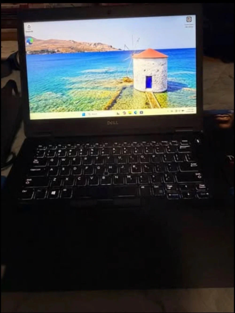 Dell latitude E7470 14” 8GB Ram 256Gb 1s-6300 ssd Can win 10 pro laptop &3 movie
